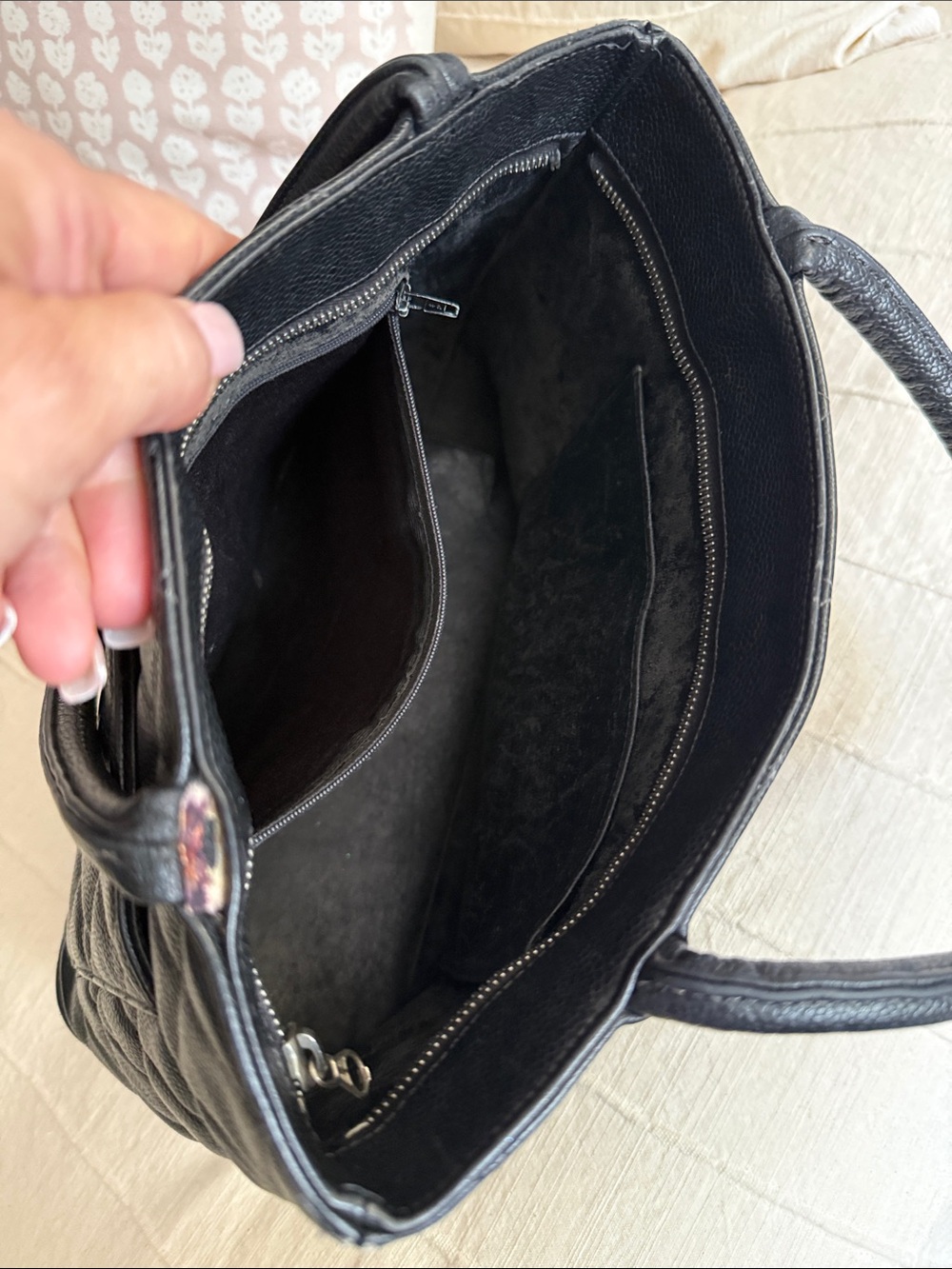 CHANEL Black Quilted Leather Tote with Signature CC Emblem - Picture 14 of 17
